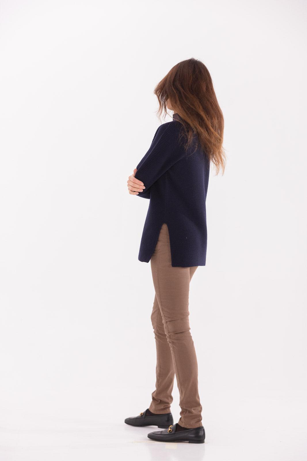 Maglia senza cuciture con spacchi laterali in lana merino 100% extrafine