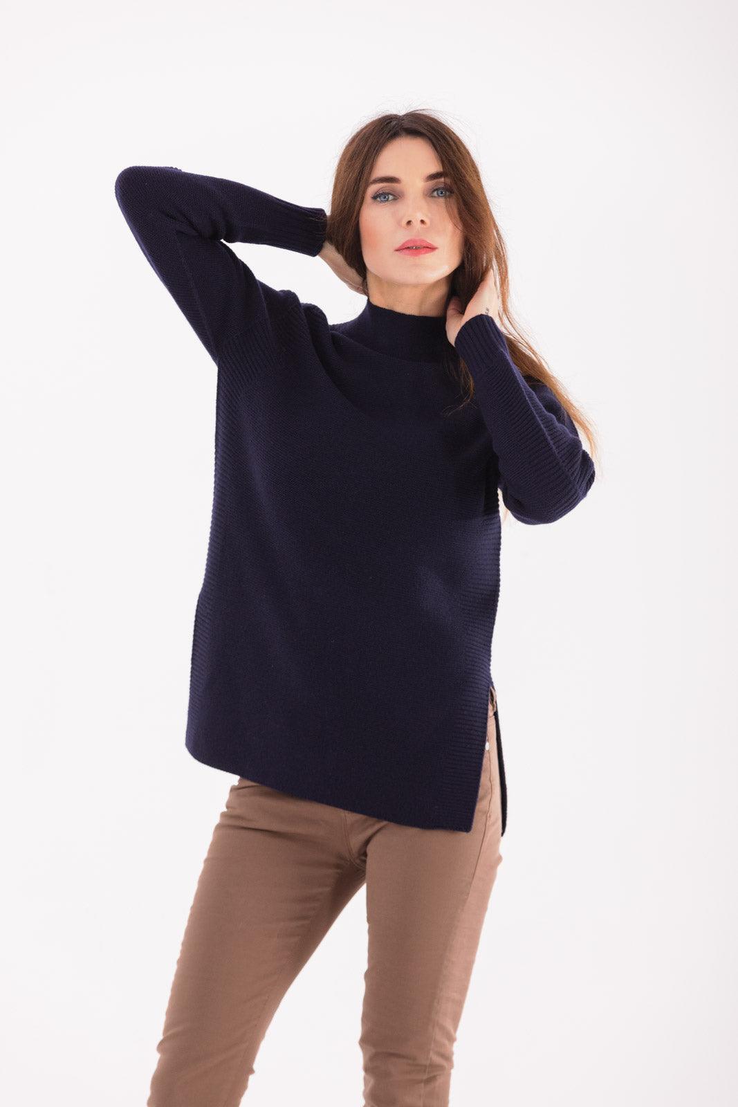 Maglia senza cuciture con spacchi laterali in lana merino 100% extrafine