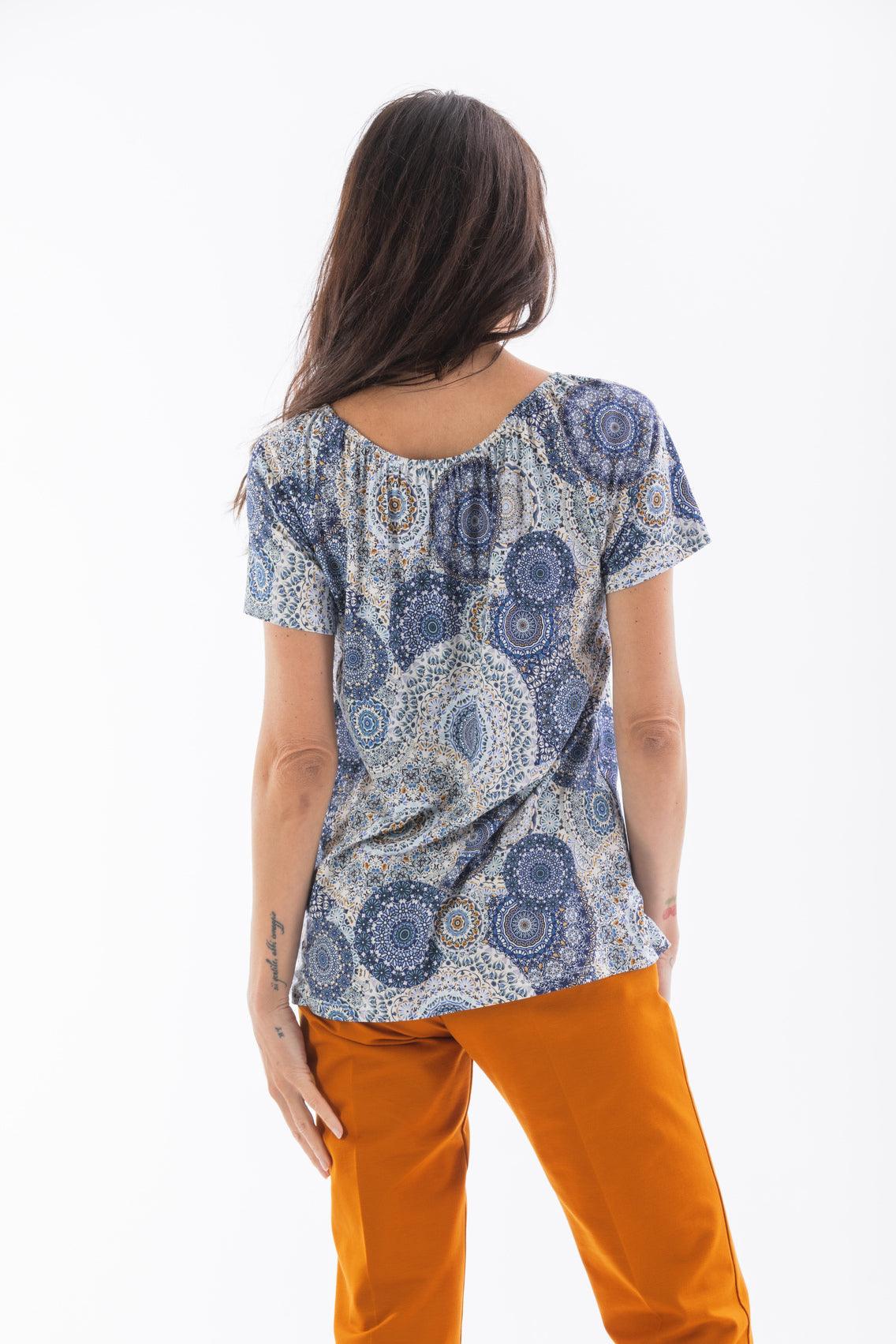 T-shirt collo arricciato con fantasia 047203 - Mazzonetto