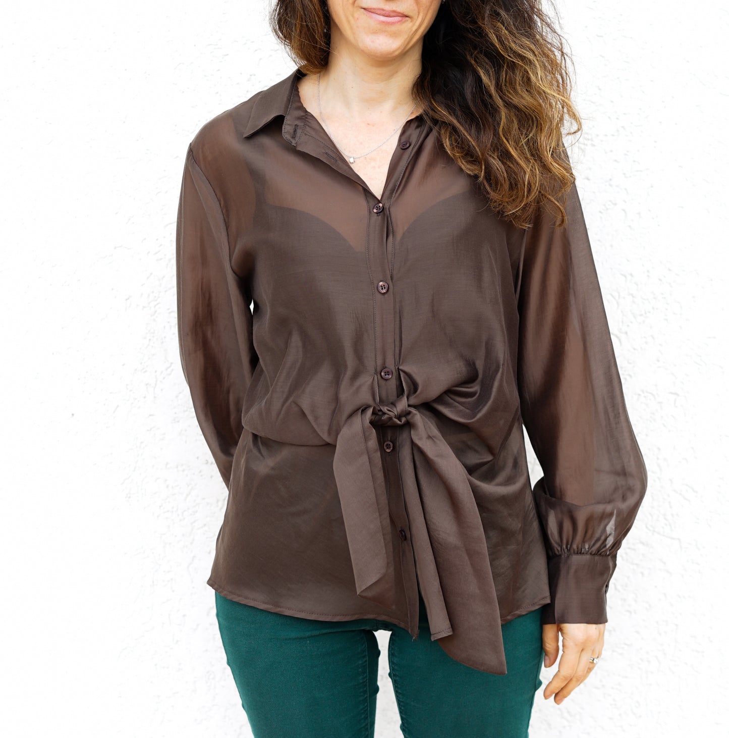 Camicia marrone con nodo 049030 10