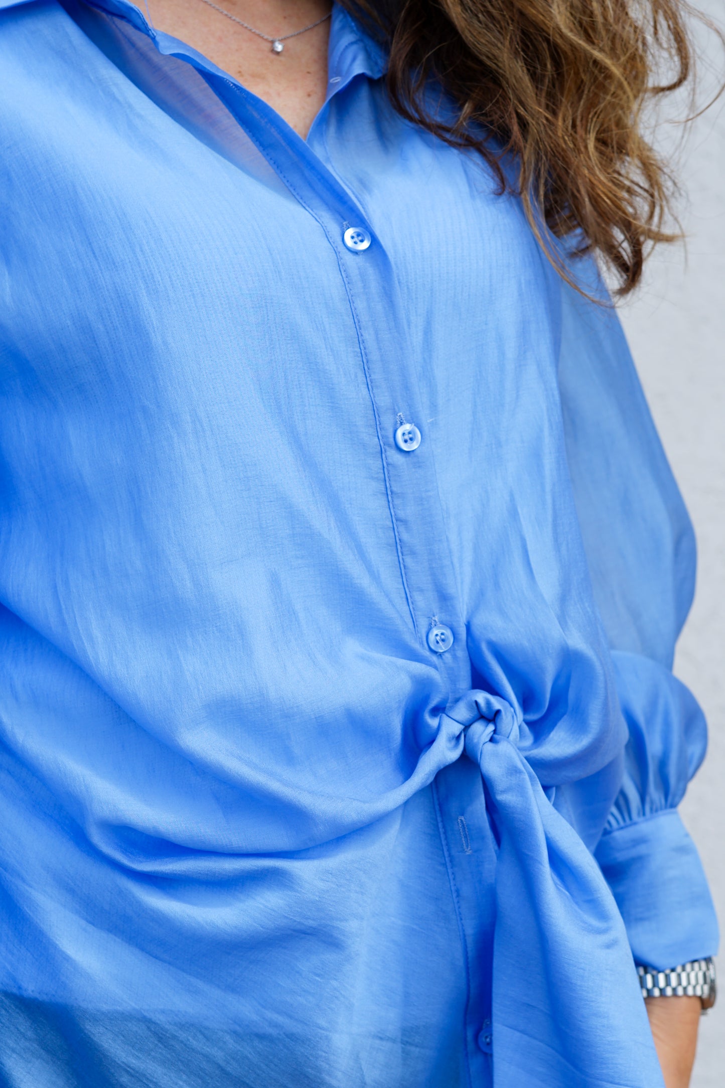 Camicia azzurra con nodo 049030 18