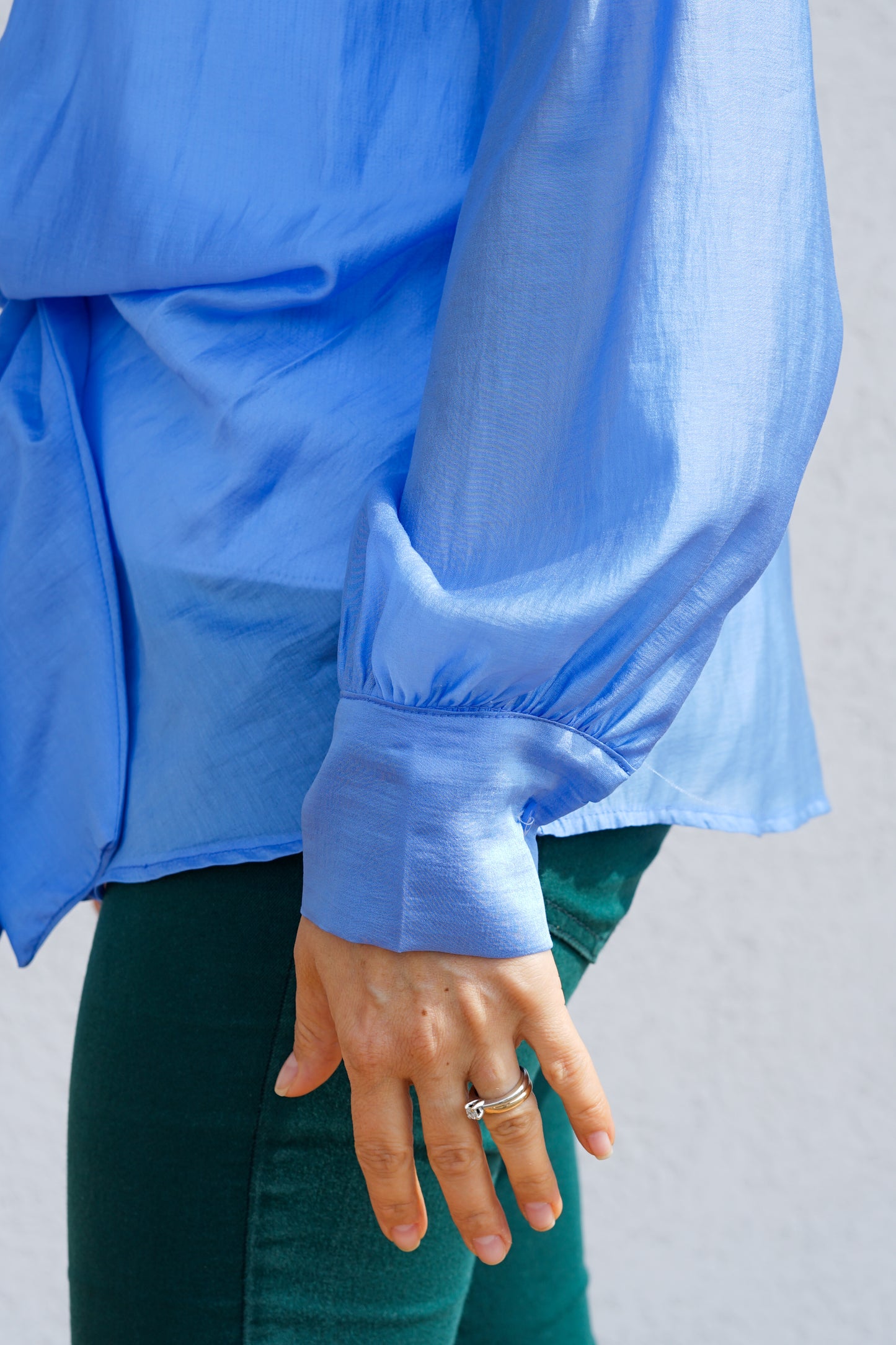 Camicia azzurra con nodo 049030 18