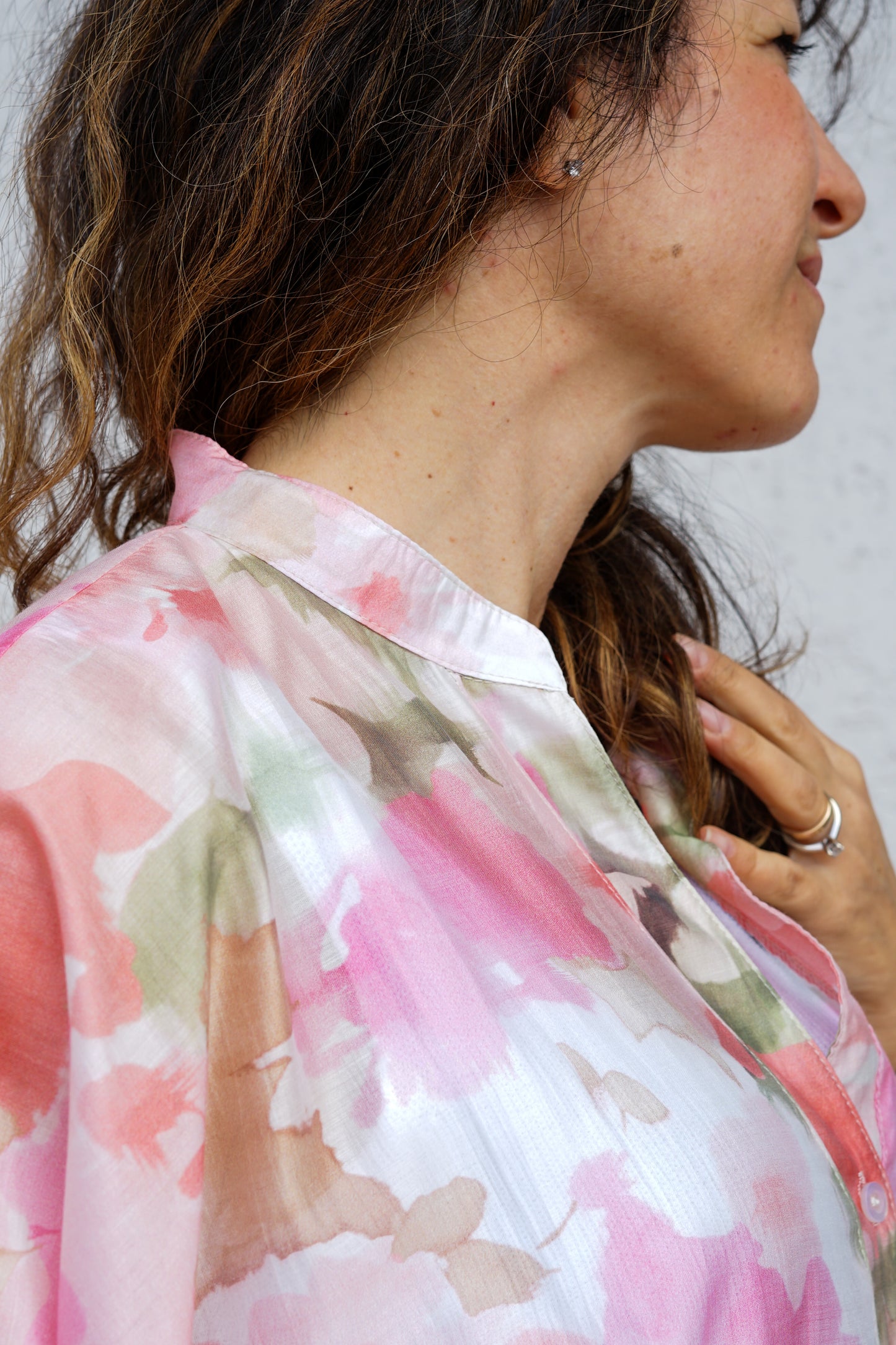 Camicia fiori rosa con colletto alla coreana 049031 24
