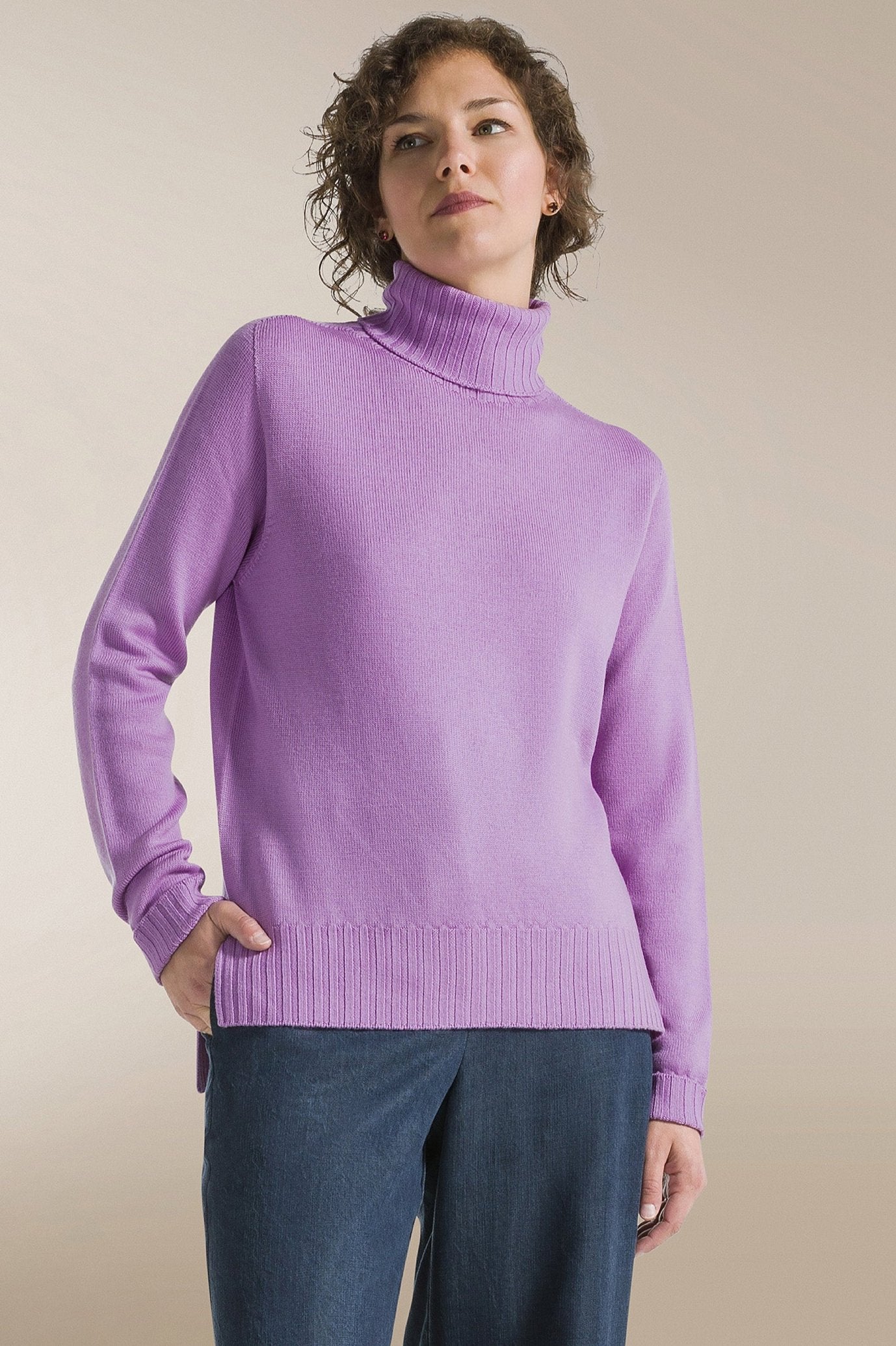 Nahtloser Stockinette-Pullover mit Schlitzen aus 100 % extrafeiner Merinowolle